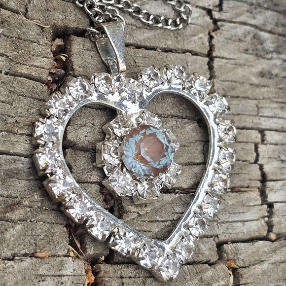 Antique Victorian Clear rhinestone heart pendant with saphiret center stone - Picture 5 of 10